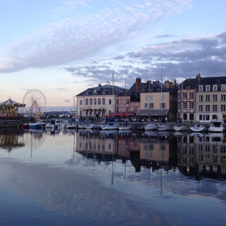 1Er Secret De Honfleur Apartment Ruang foto